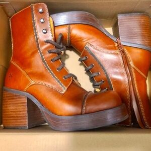 Rare FRYE "Vintage Y2K" Villager Lace Up Platform Chunky Sole shoes